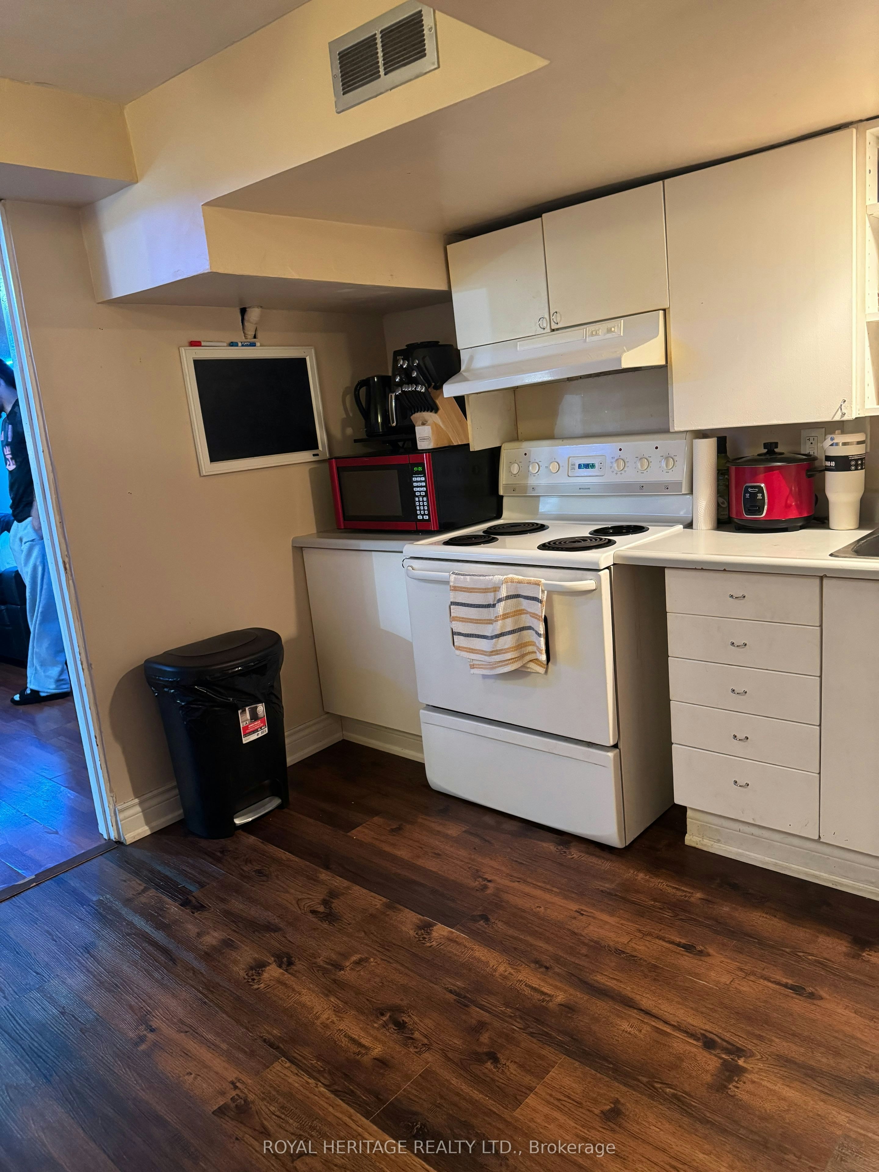 BSMT-586 Creekview Circle, Pickering, ON, L1W 3E4 - 9