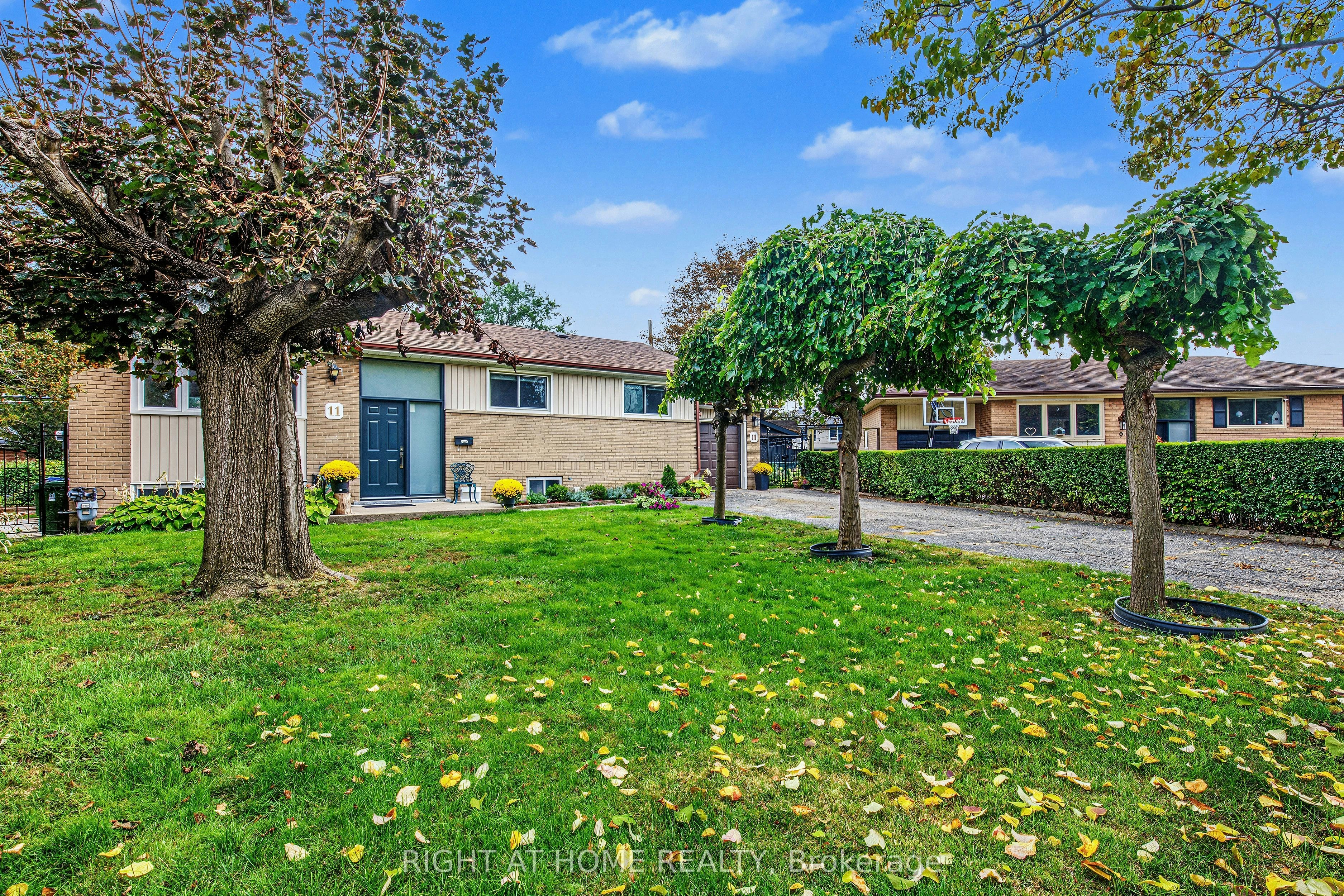 11 Fareham Crescent, Toronto, ON, M1E 1J8