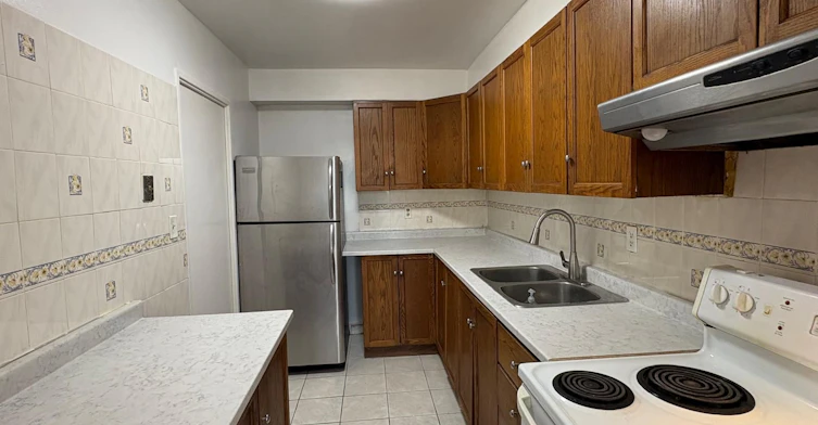 309-1 Massey Square, Toronto, ON, M4C 5L4 - 13