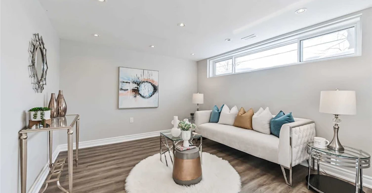 Lower-123 Bowman Avenue, Whitby, ON, L1N 3T7