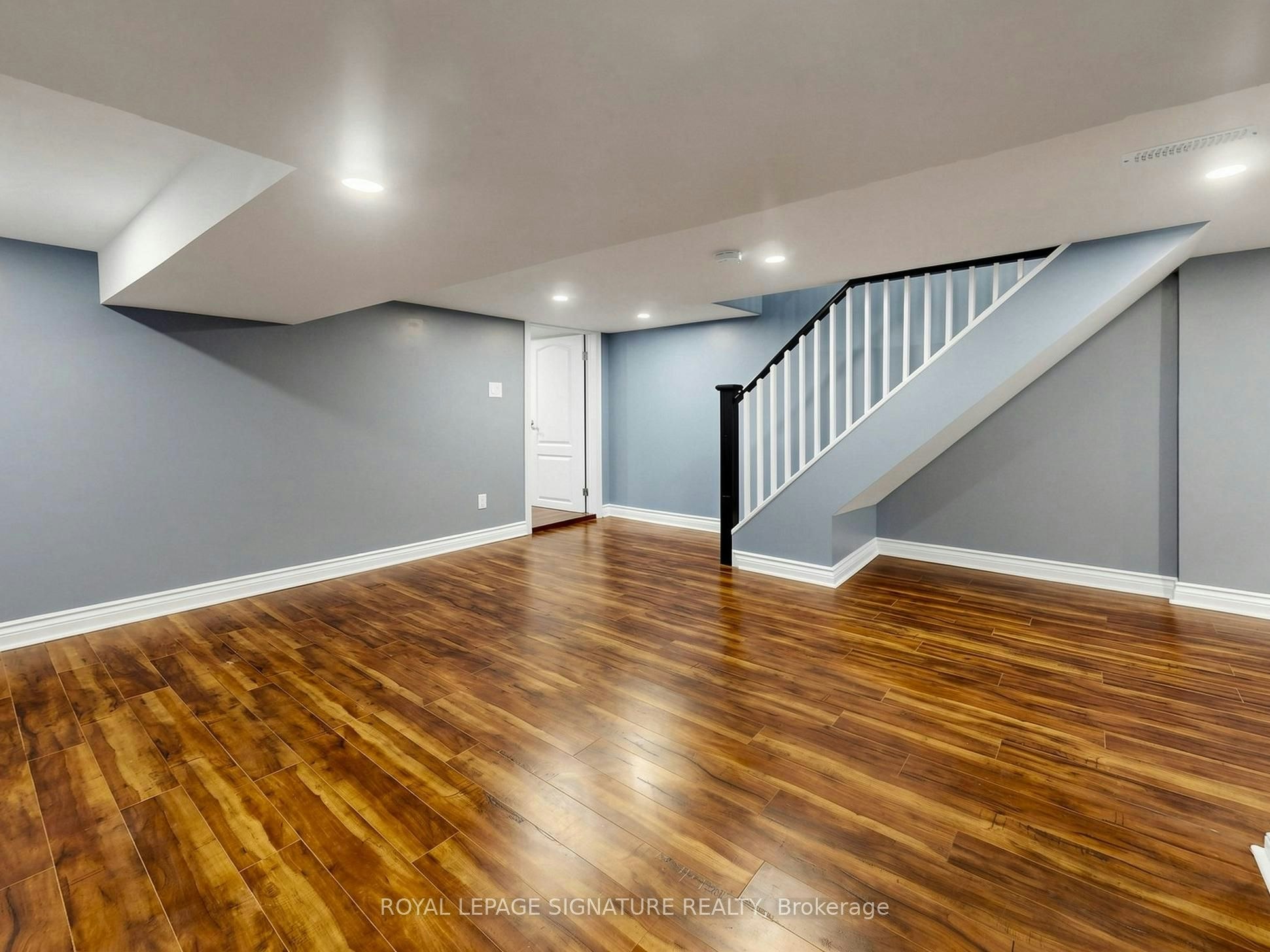 8 Harris Avenue, Toronto, ON, M4C 1P4 - 36