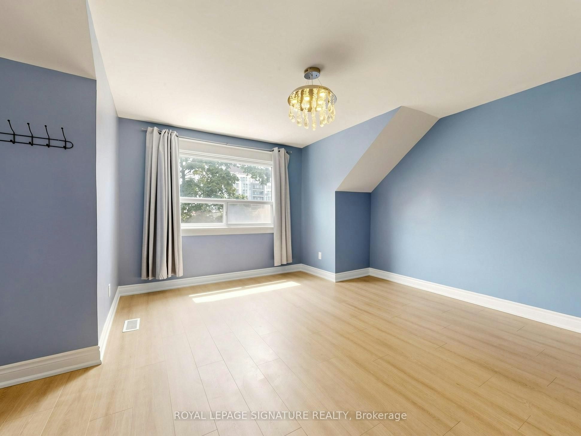 8 Harris Avenue, Toronto, ON, M4C 1P4 - 26