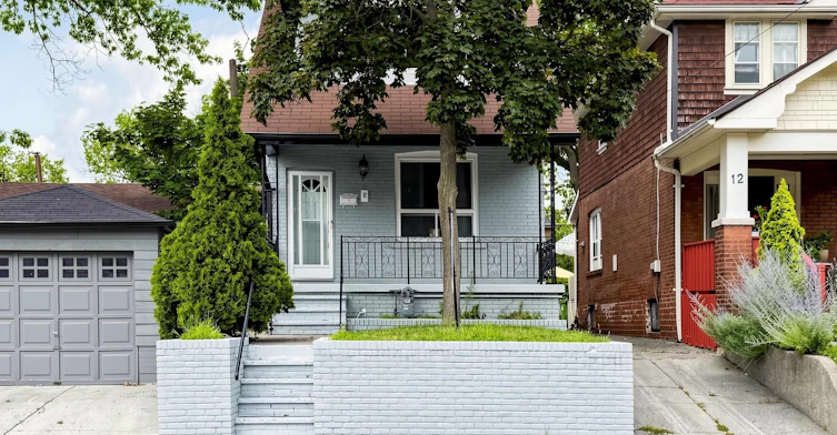 8 Harris Avenue, Toronto, ON, M4C 1P4