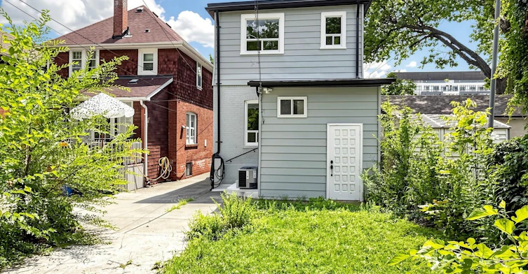 8 Harris Avenue, Toronto, ON, M4C 1P4 - 45
