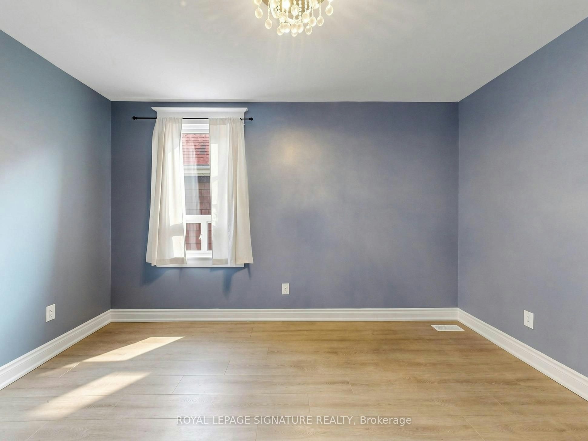 8 Harris Avenue, Toronto, ON, M4C 1P4 - 32