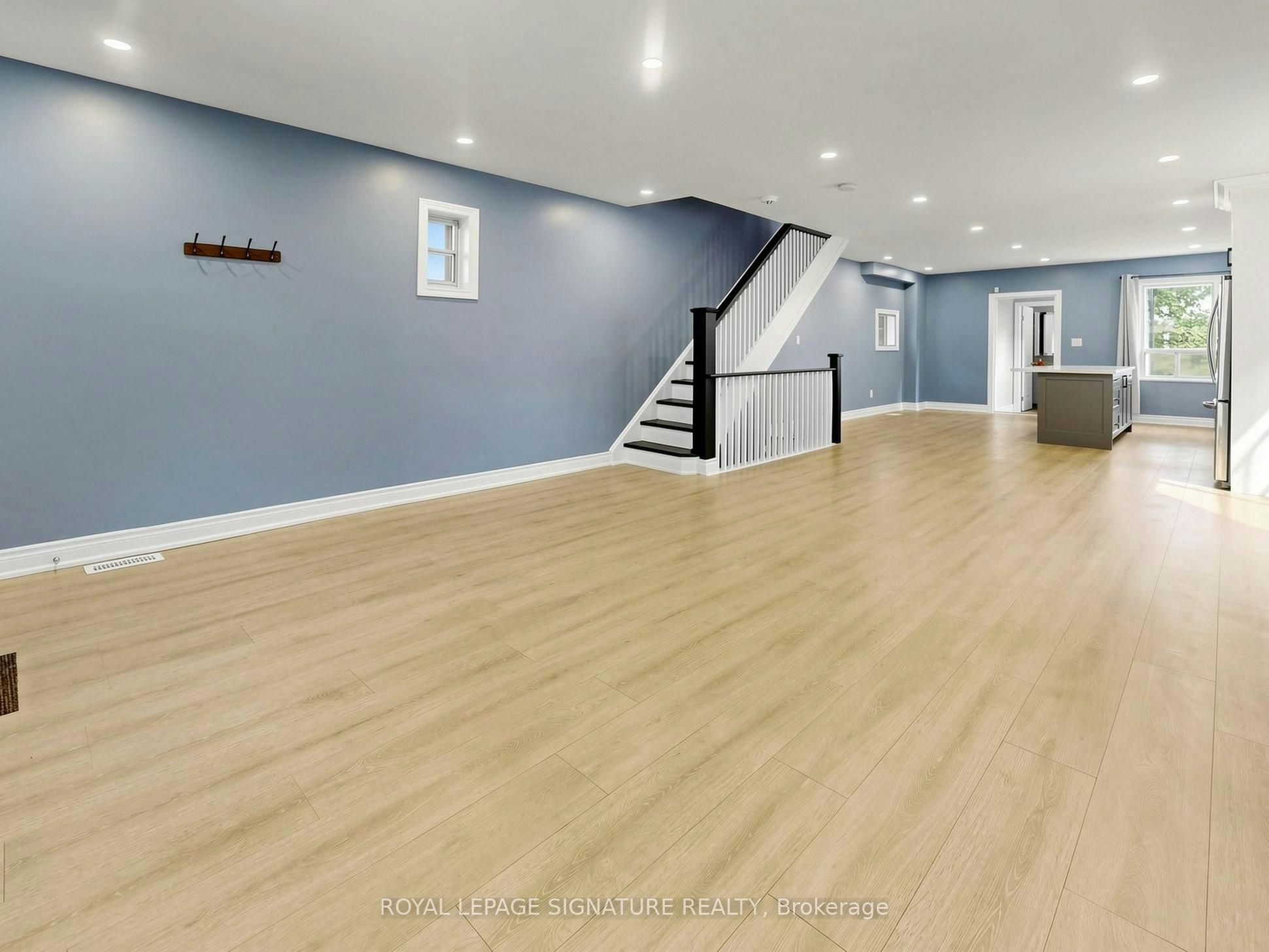 8 Harris Avenue, Toronto, ON, M4C 1P4 - 7