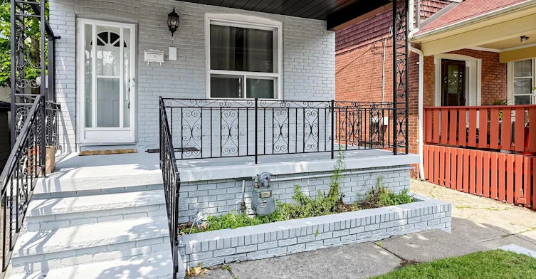 8 Harris Avenue, Toronto, ON, M4C 1P4 - 3