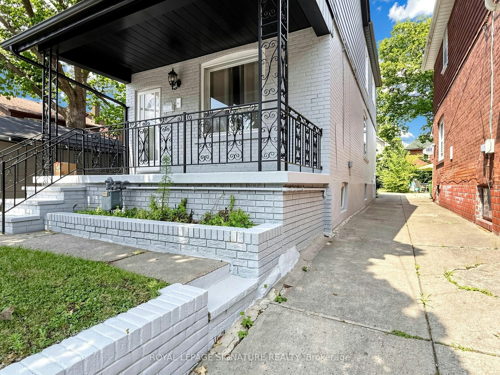 8 Harris Avenue, Toronto, ON, M4C 1P4 - 4