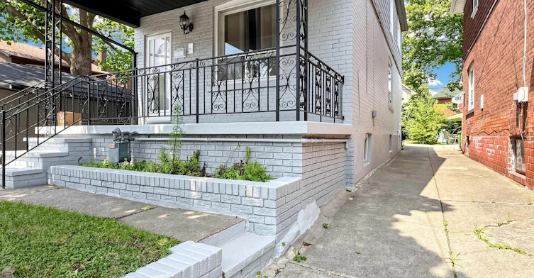 8 Harris Avenue, Toronto, ON, M4C 1P4 - 4