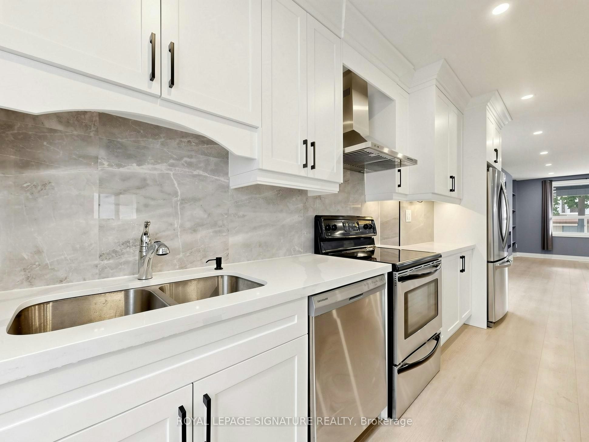 8 Harris Avenue, Toronto, ON, M4C 1P4 - 18