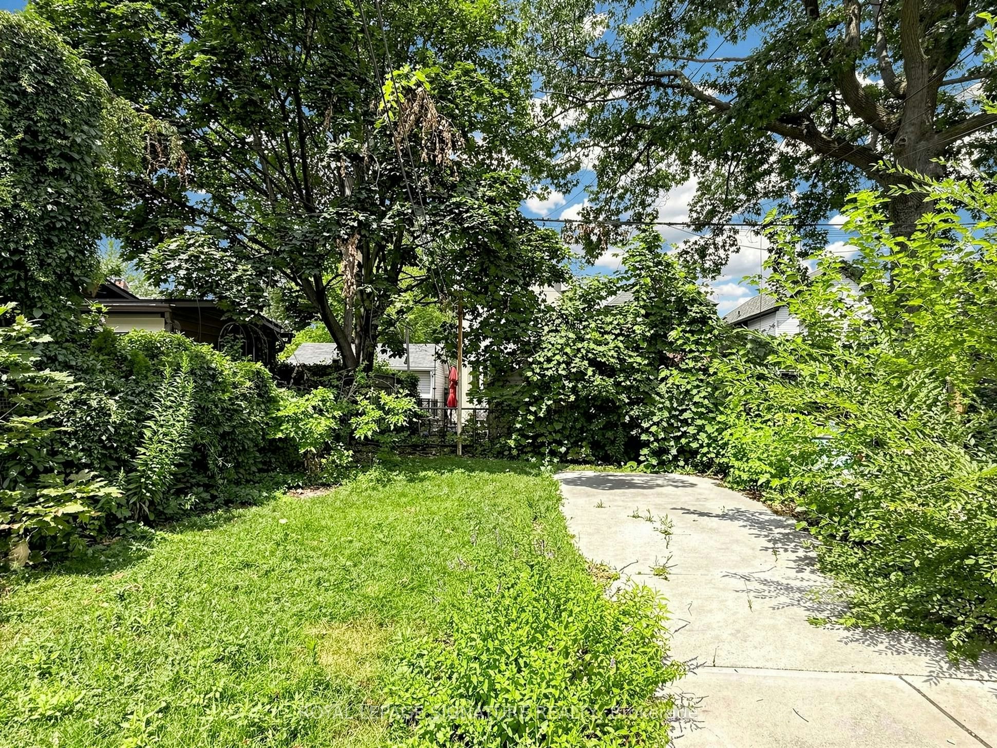 8 Harris Avenue, Toronto, ON, M4C 1P4 - 48