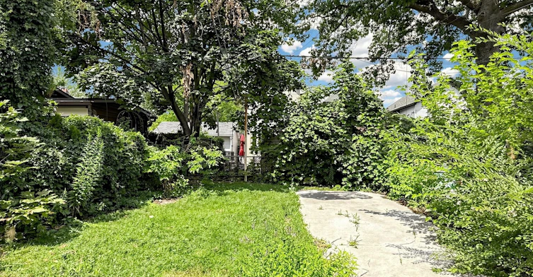 8 Harris Avenue, Toronto, ON, M4C 1P4 - 48