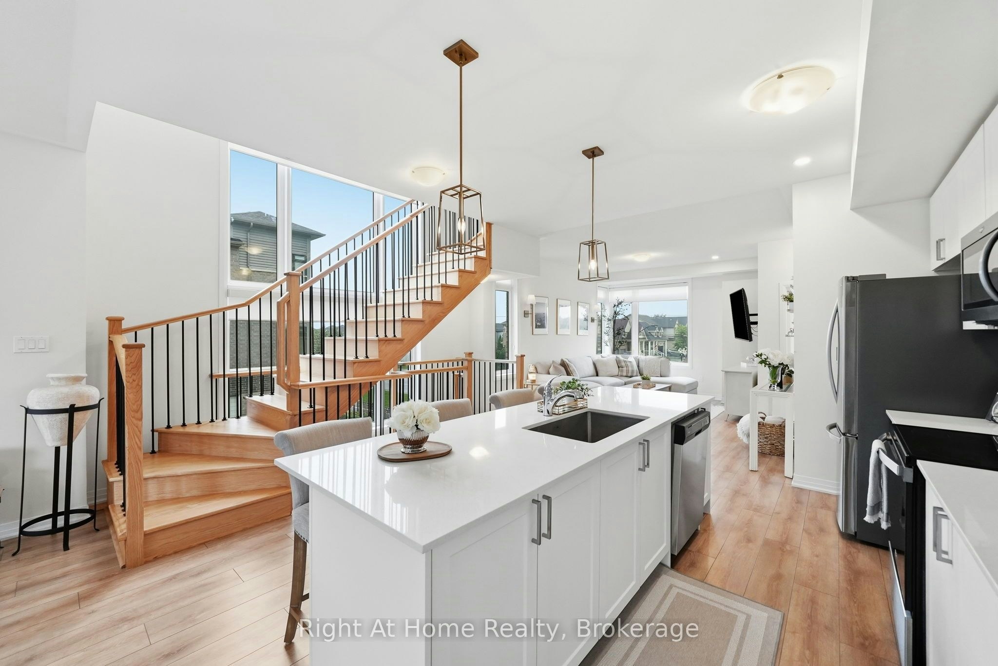 52 Emmas Way, Whitby, ON, L1R 0S7 - 7