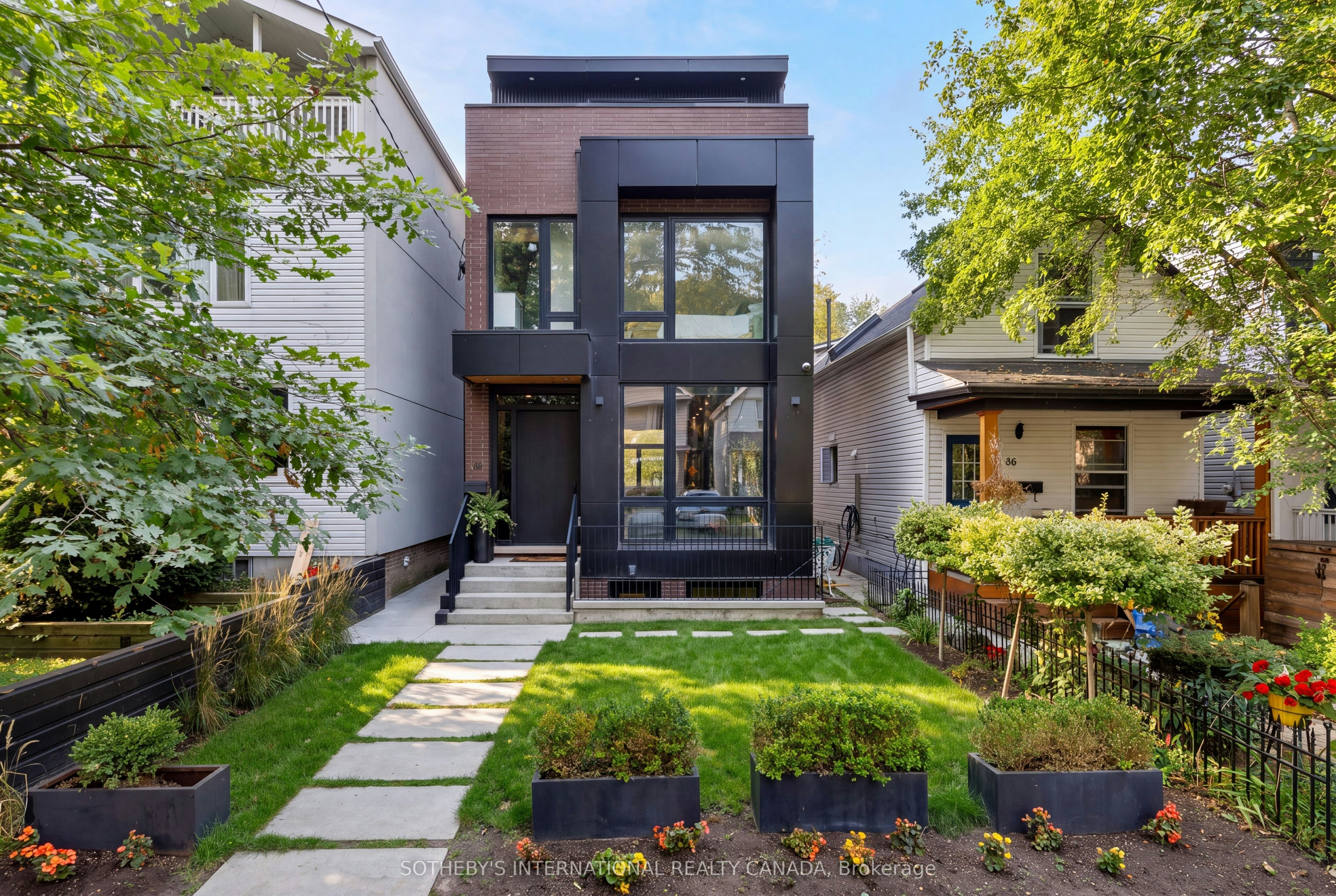34 Hastings Avenue, Toronto, ON, M4L 2L2