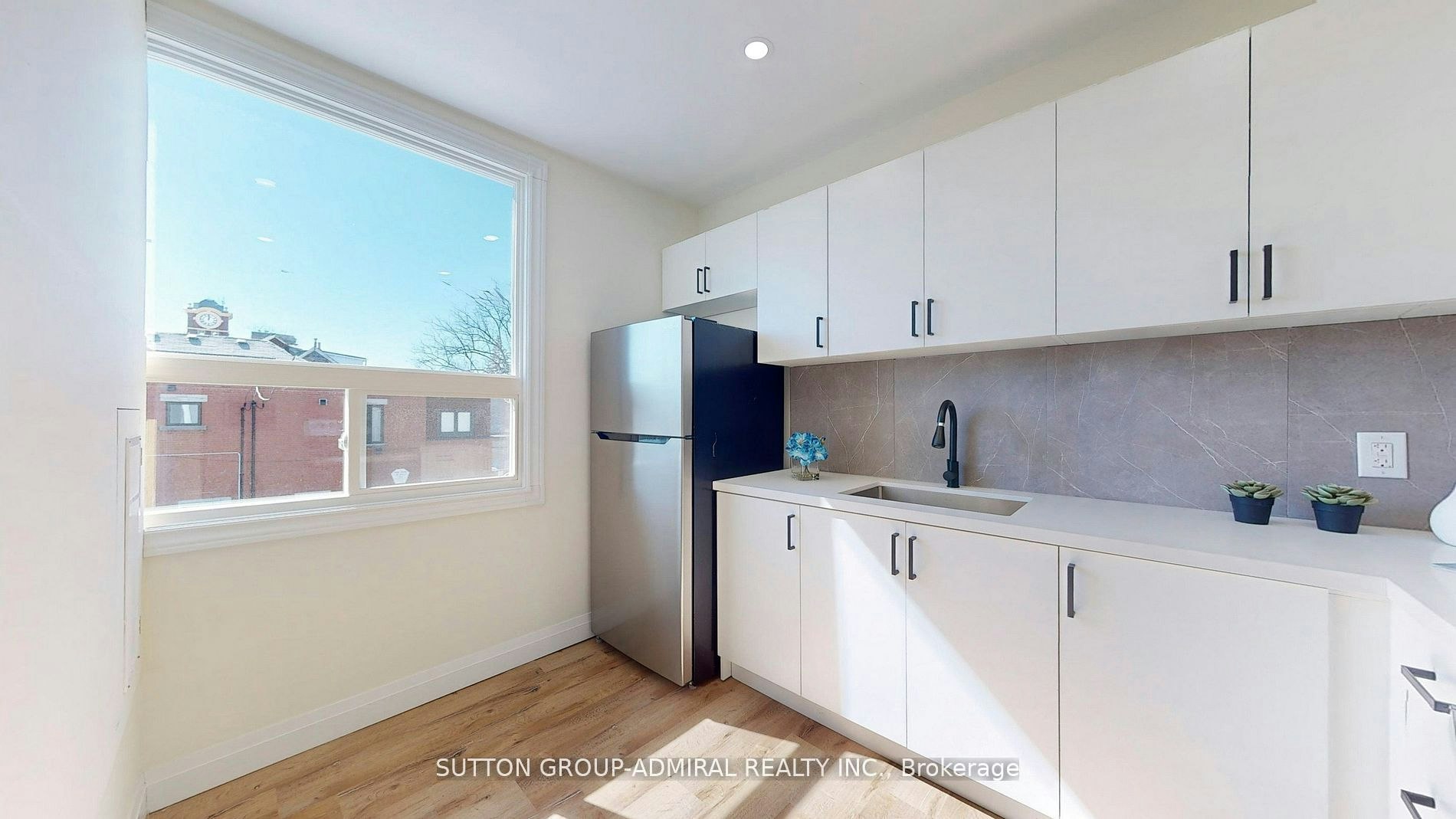 Upper 1-1930 Queen Street E, Toronto, ON, M4L 1H6 - 14