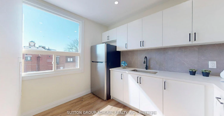 Upper 1-1930 Queen Street E, Toronto, ON, M4L 1H6 - 14