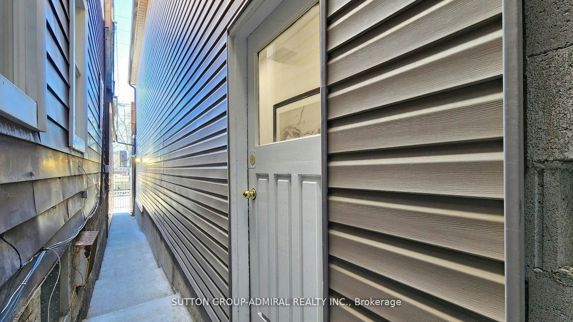 Upper 1-1930 Queen Street E, Toronto, ON, M4L 1H6 - 2