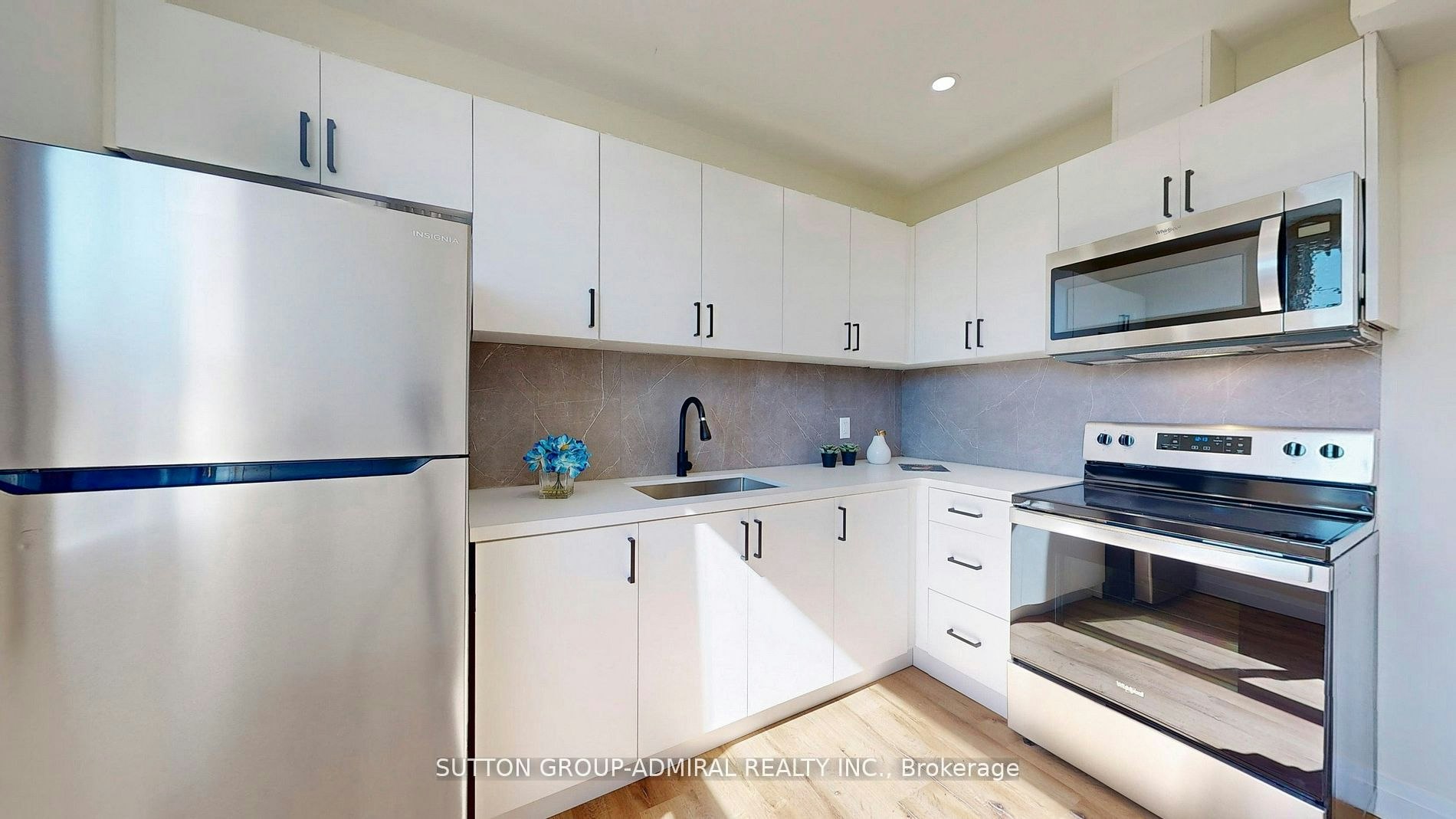 Upper 1-1930 Queen Street E, Toronto, ON, M4L 1H6 - 12
