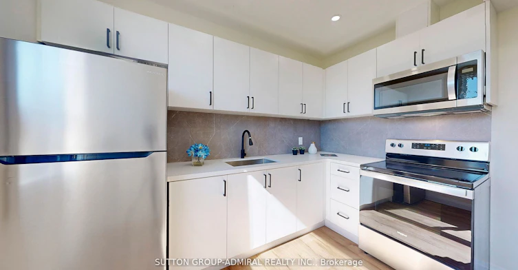Upper 1-1930 Queen Street E, Toronto, ON, M4L 1H6 - 12
