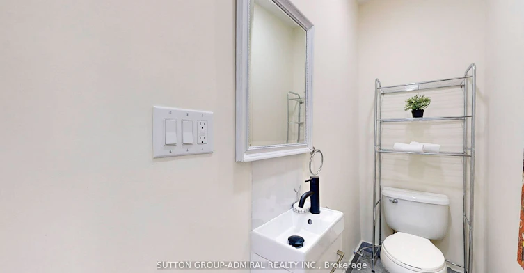 Upper 1-1930 Queen Street E, Toronto, ON, M4L 1H6 - 27