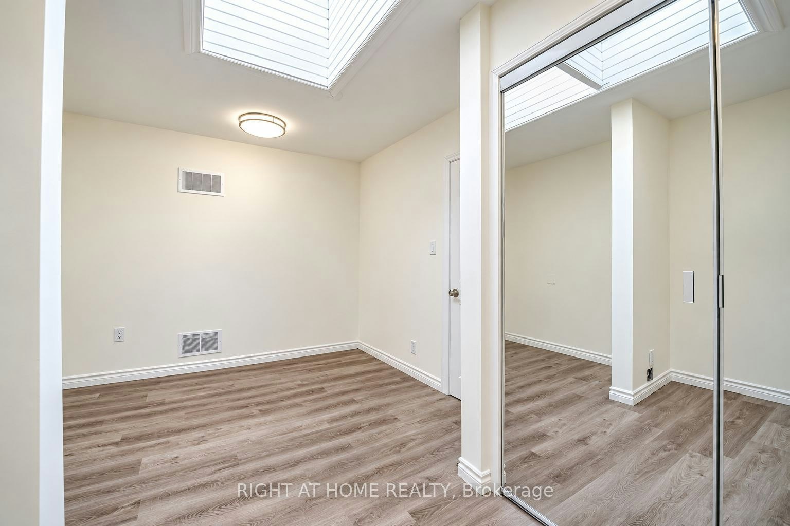 Upper-843 Danforth Avenue, Toronto, ON, M4J 1L2 - 15