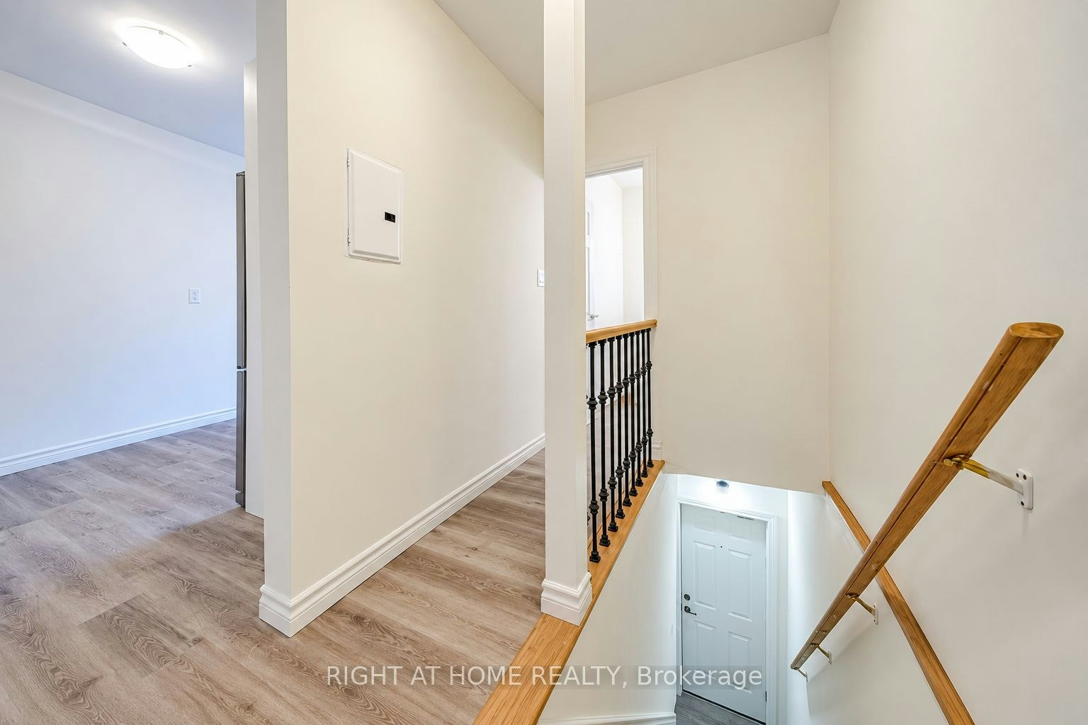 Upper-843 Danforth Avenue, Toronto, ON, M4J 1L2 - 25