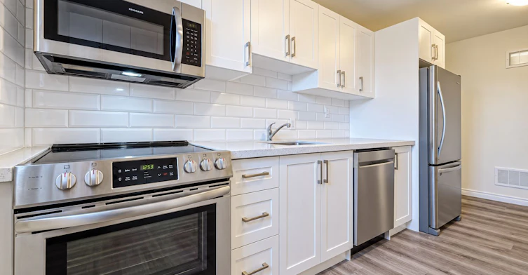 Upper-843 Danforth Avenue, Toronto, ON, M4J 1L2 - 9