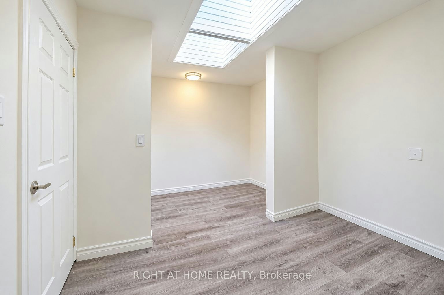 Upper-843 Danforth Avenue, Toronto, ON, M4J 1L2 - 19
