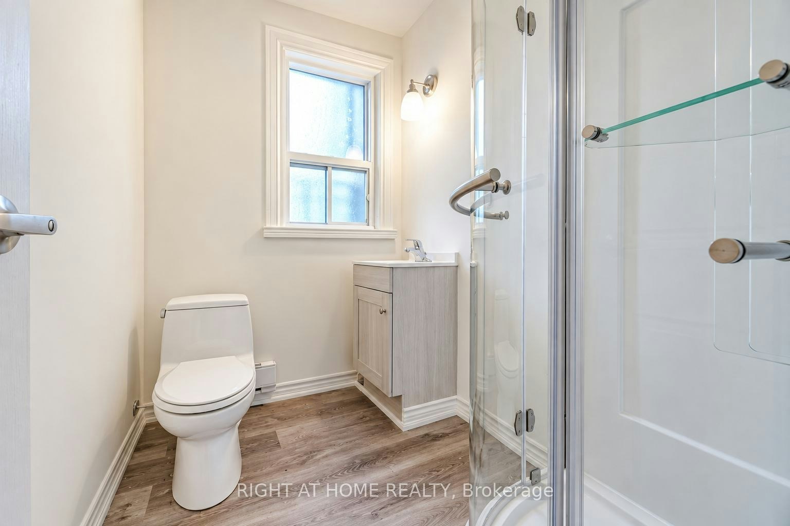 Upper-843 Danforth Avenue, Toronto, ON, M4J 1L2 - 24