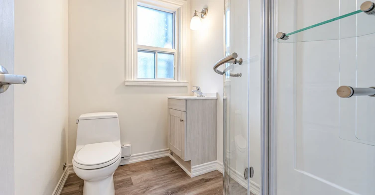 Upper-843 Danforth Avenue, Toronto, ON, M4J 1L2 - 24