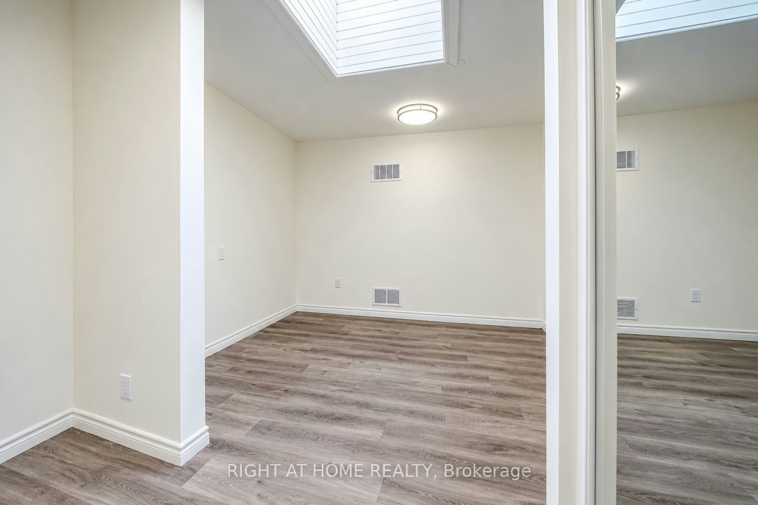 Upper-843 Danforth Avenue, Toronto, ON, M4J 1L2 - 17