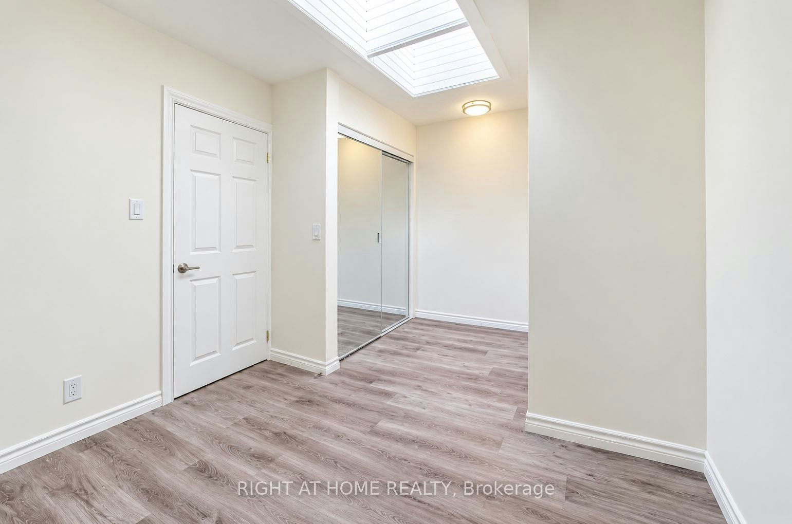 Upper-843 Danforth Avenue, Toronto, ON, M4J 1L2 - 21