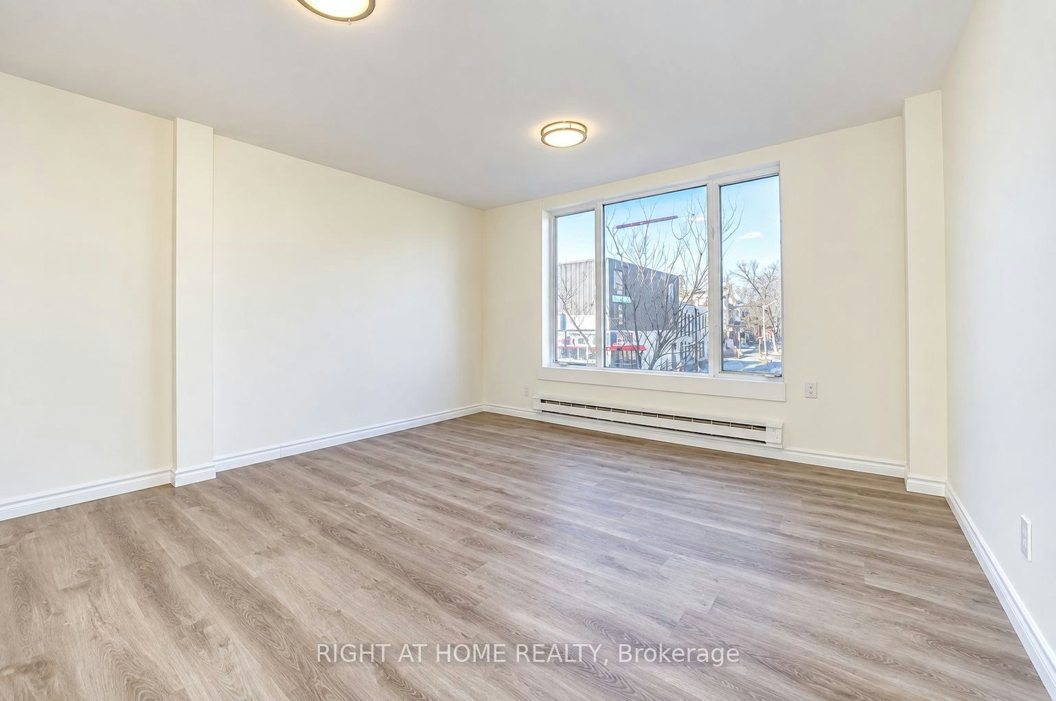 Upper-843 Danforth Avenue, Toronto, ON, M4J 1L2 - 4