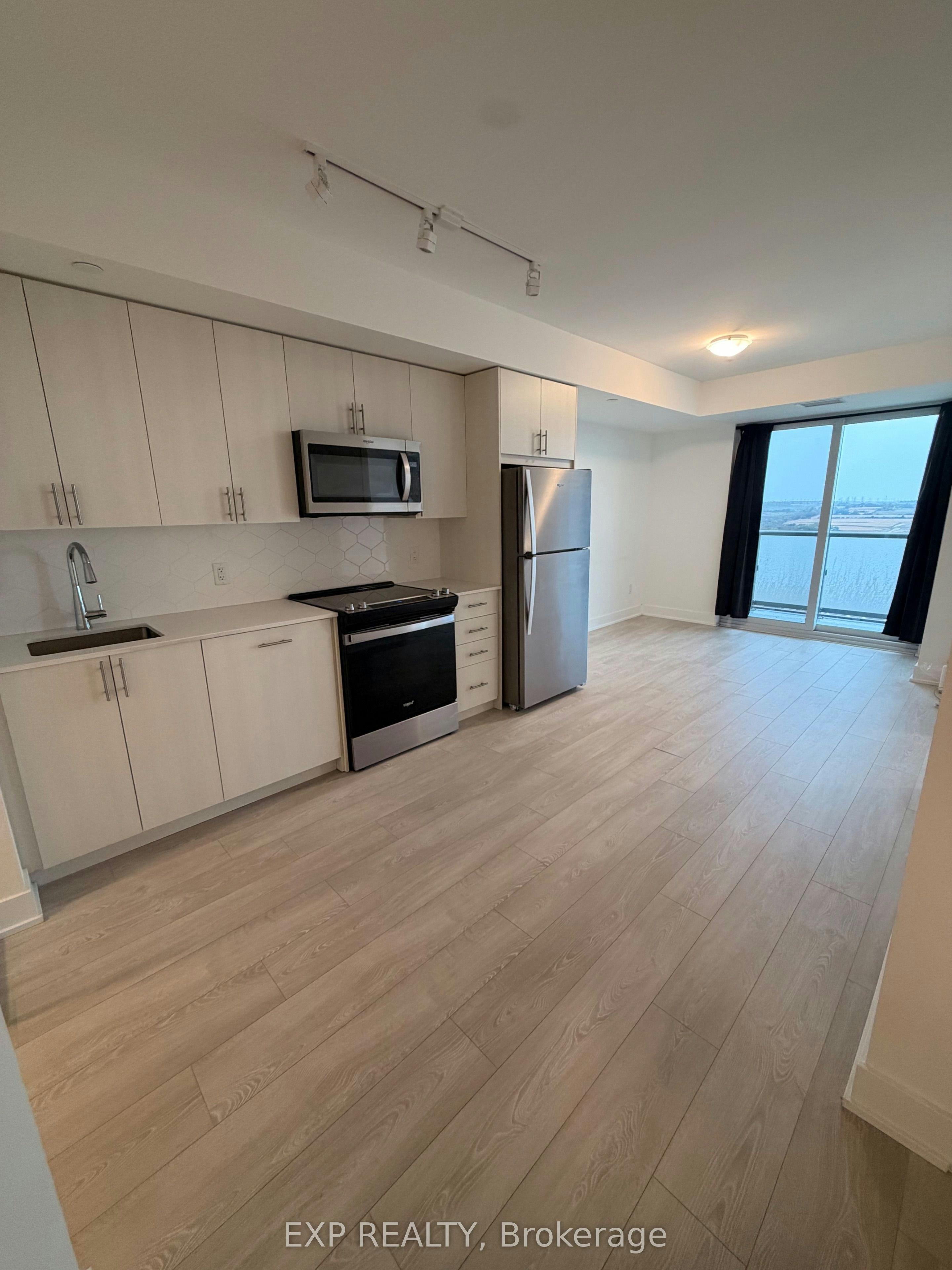 2704-2545 Simcoe Street N, Oshawa, ON, L1L 0W3