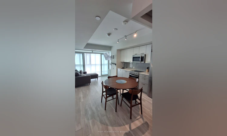 211-1630 Queen Street E