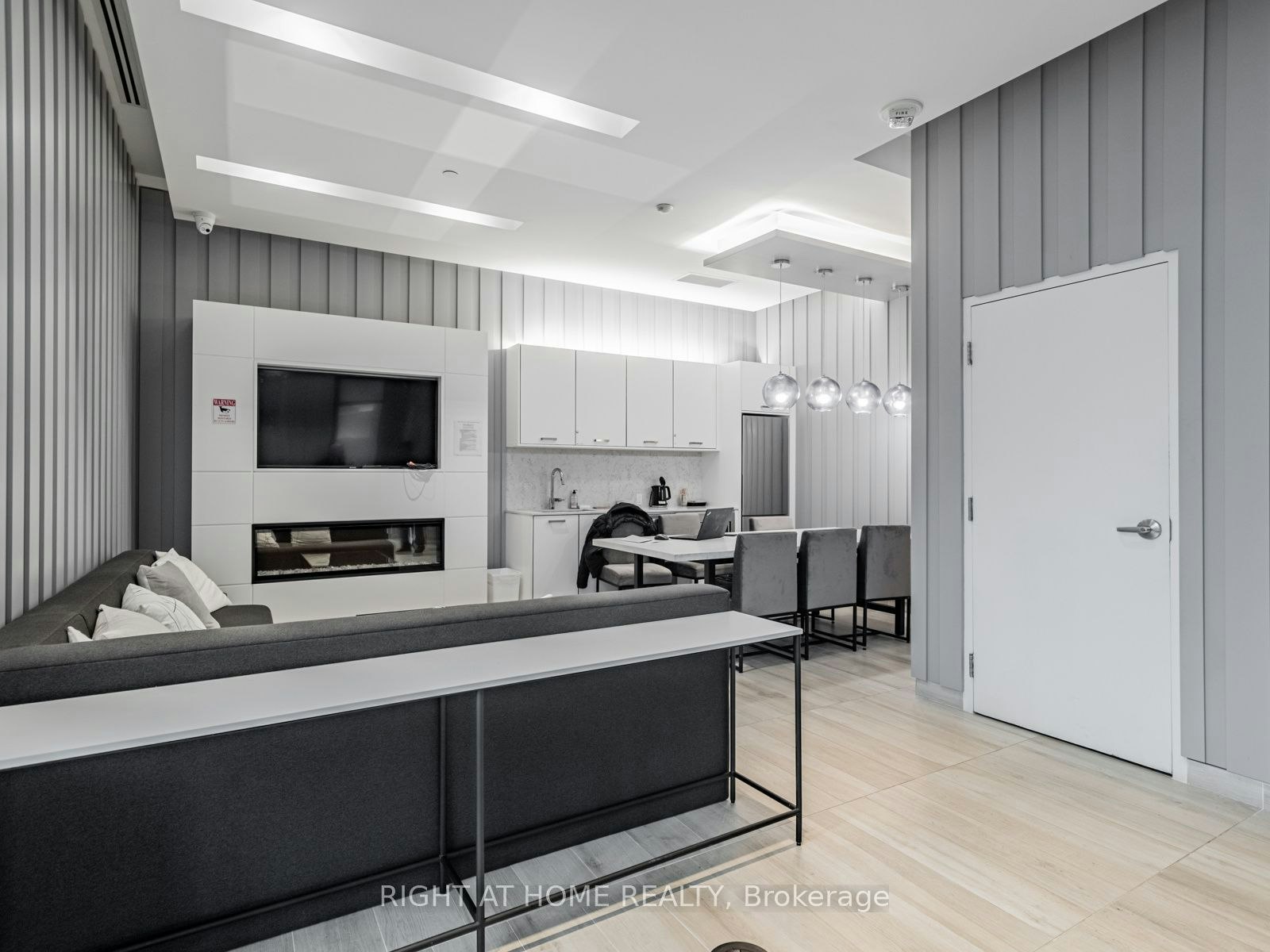 211-1630 Queen Street E, Toronto, ON, M4L 0B3 - 13