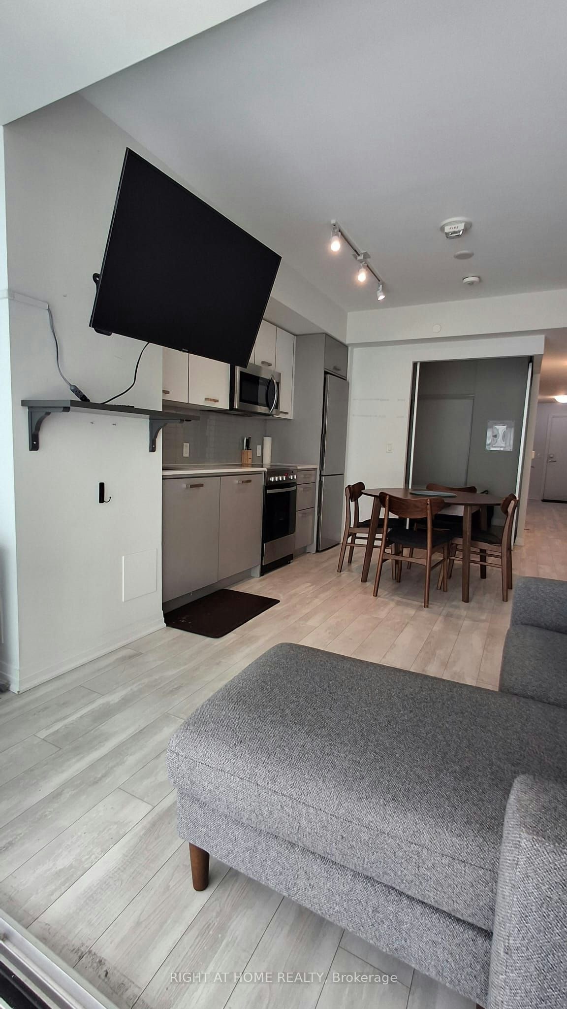 211-1630 Queen Street E, Toronto, ON, M4L 0B3 - 3