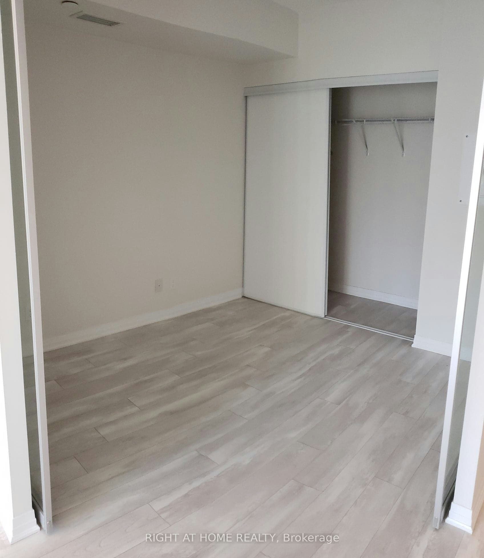 211-1630 Queen Street E, Toronto, ON, M4L 0B3 - 4