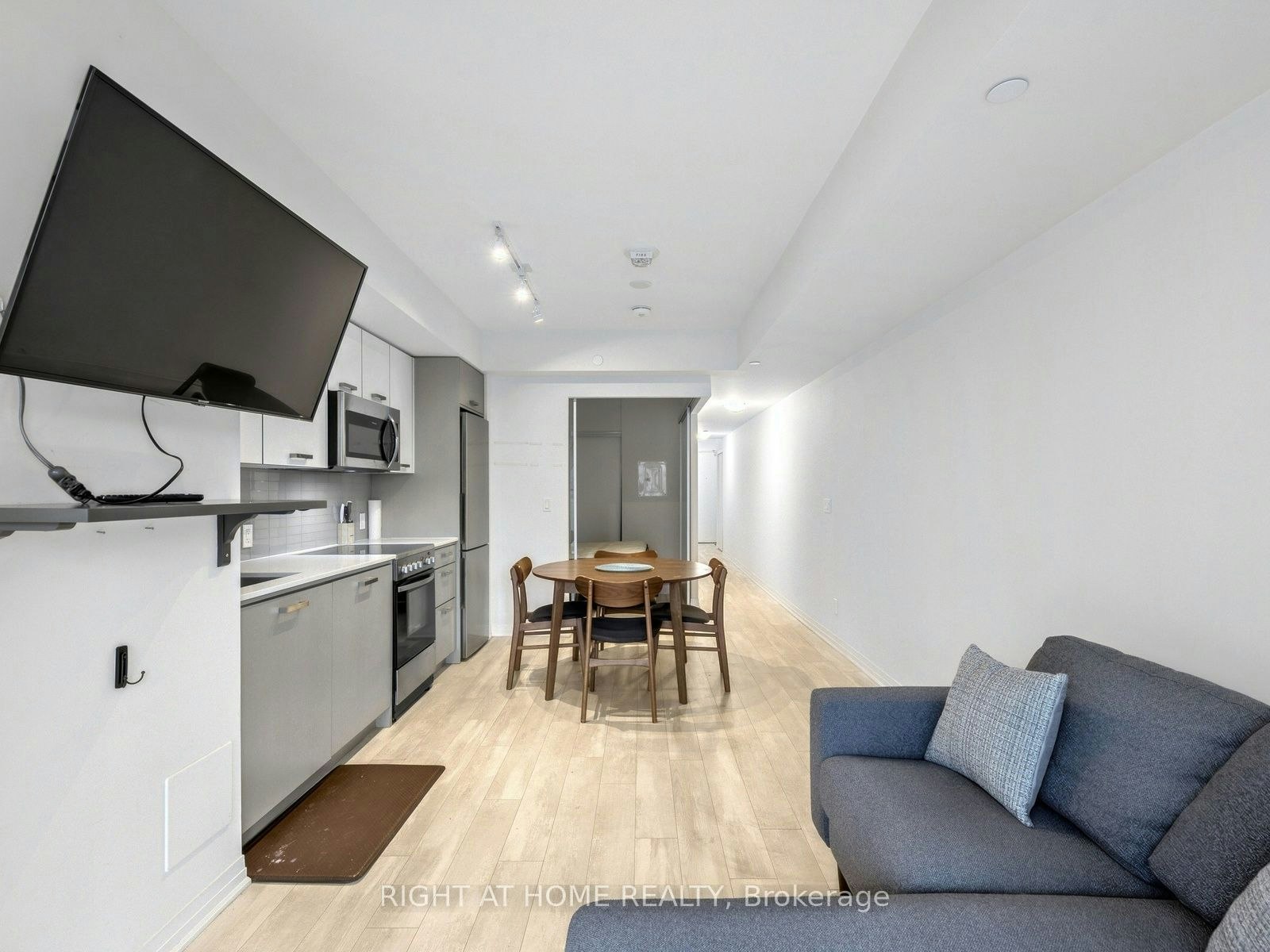 211-1630 Queen Street E, Toronto, ON, M4L 0B3
