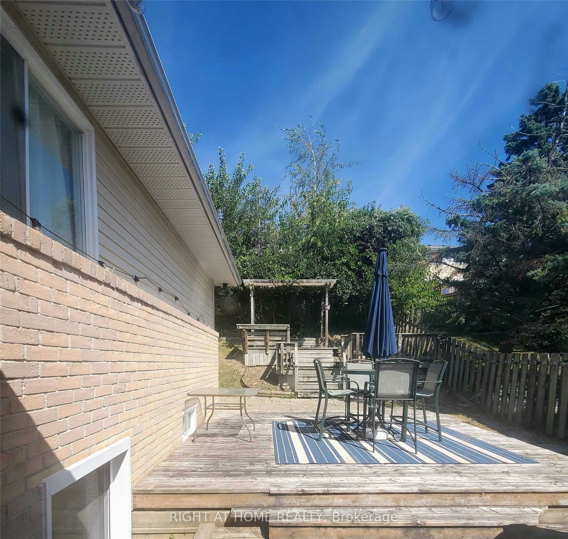 727 Down Crescent, Oshawa, ON, L1H 7X9 - 11