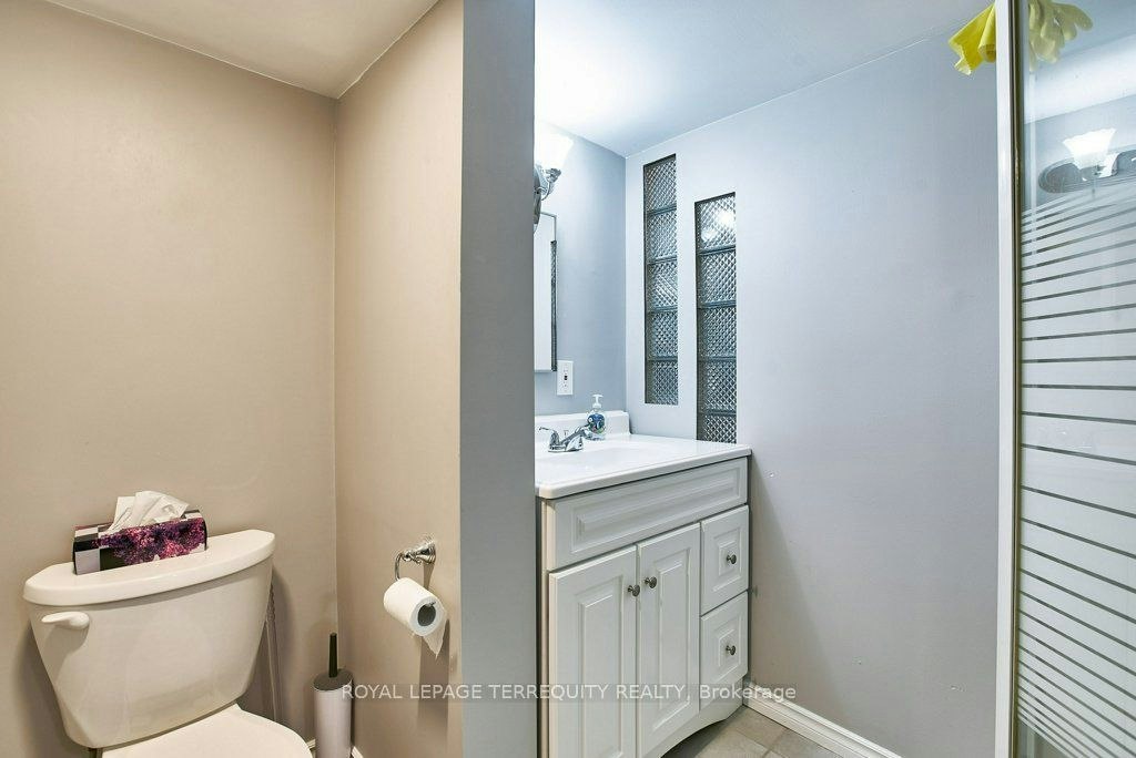 Lower-304 Palmerston Avenue, Whitby, ON, L1N 3E9 - 10