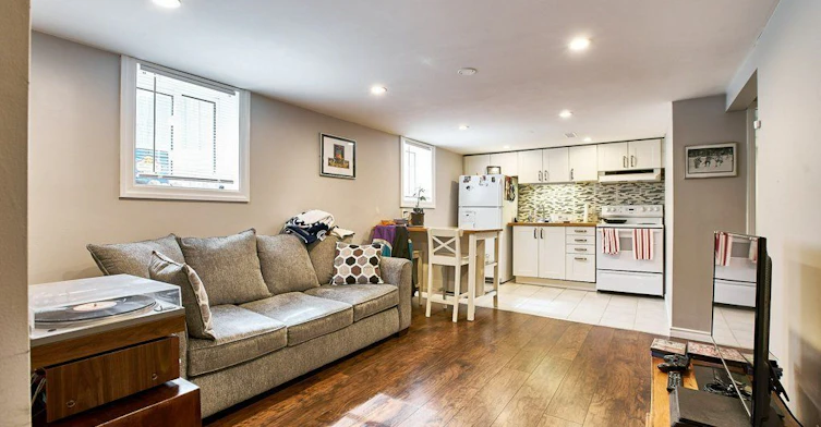 Lower-304 Palmerston Avenue, Whitby, ON, L1N 3E9 - 2