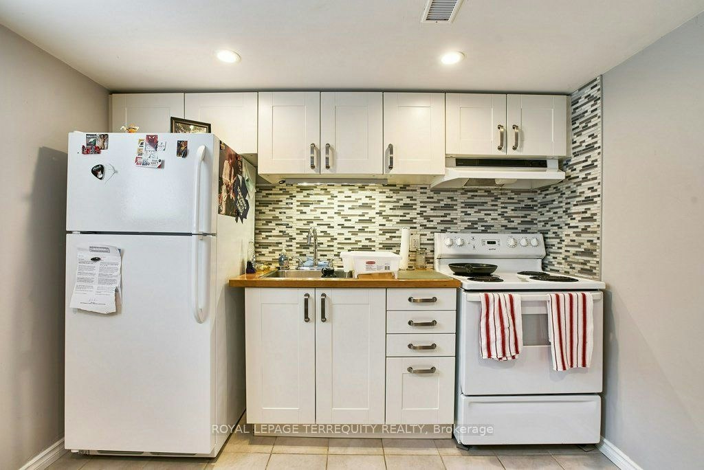 Lower-304 Palmerston Avenue, Whitby, ON, L1N 3E9 - 6