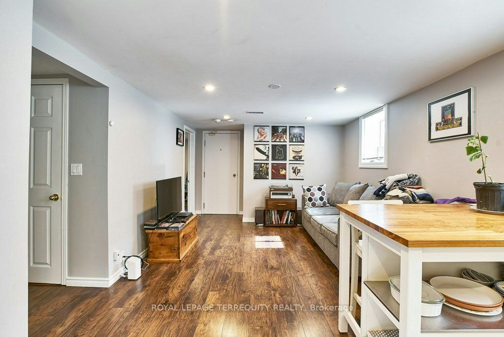 Lower-304 Palmerston Avenue, Whitby, ON, L1N 3E9 - 3