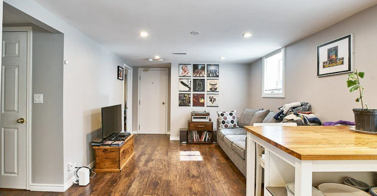 Lower-304 Palmerston Avenue, Whitby, ON, L1N 3E9 - 3