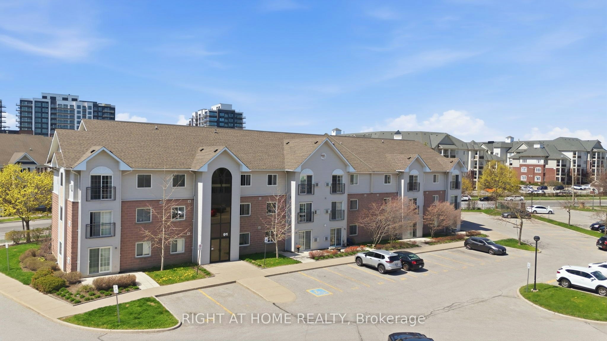 102-91 Aspen Springs Drive, Clarington, ON, L1C 5J9