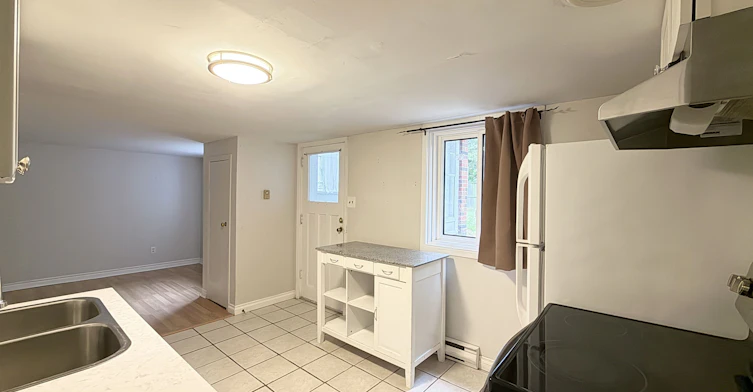 Lower-214 Greenwood Avenue, Oshawa, ON, L1J 1W6 - 4