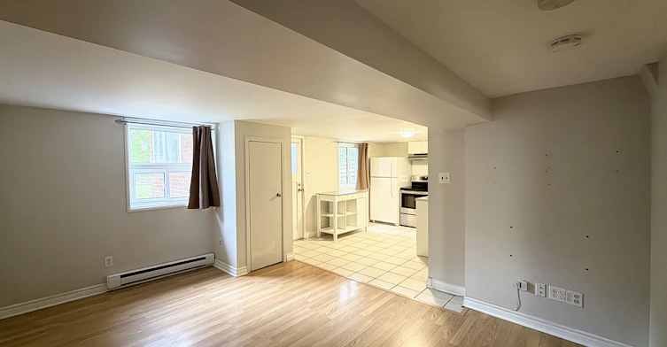 Lower-214 Greenwood Avenue, Oshawa, ON, L1J 1W6 - 9