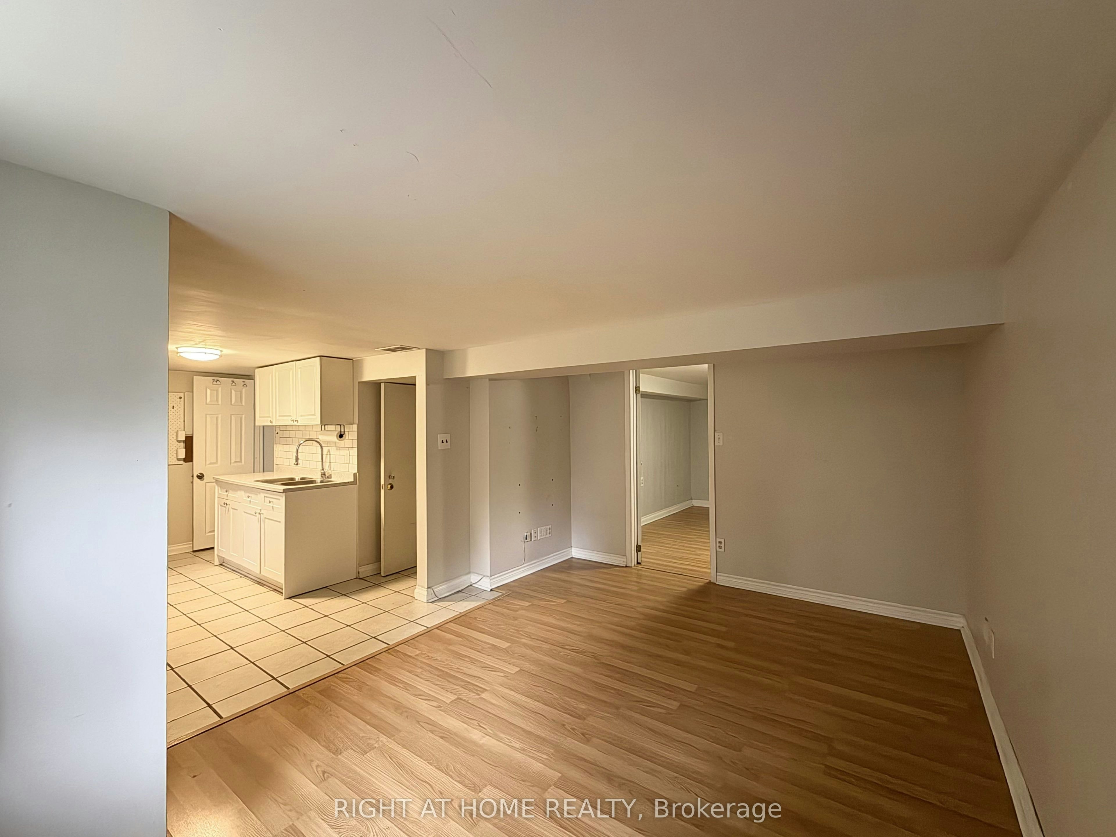 Lower-214 Greenwood Avenue, Oshawa, ON, L1J 1W6 - 8