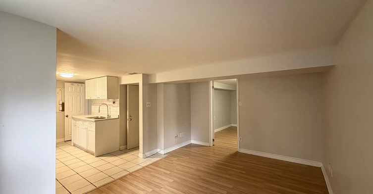Lower-214 Greenwood Avenue, Oshawa, ON, L1J 1W6 - 8